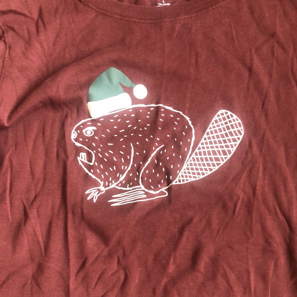 Duluth Trading Co. Maroon Long Sleeve Tee with Beaver Graphic